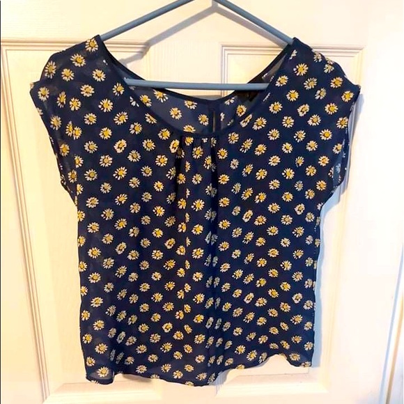 Flower crop top 🌼 - Picture 1 of 3